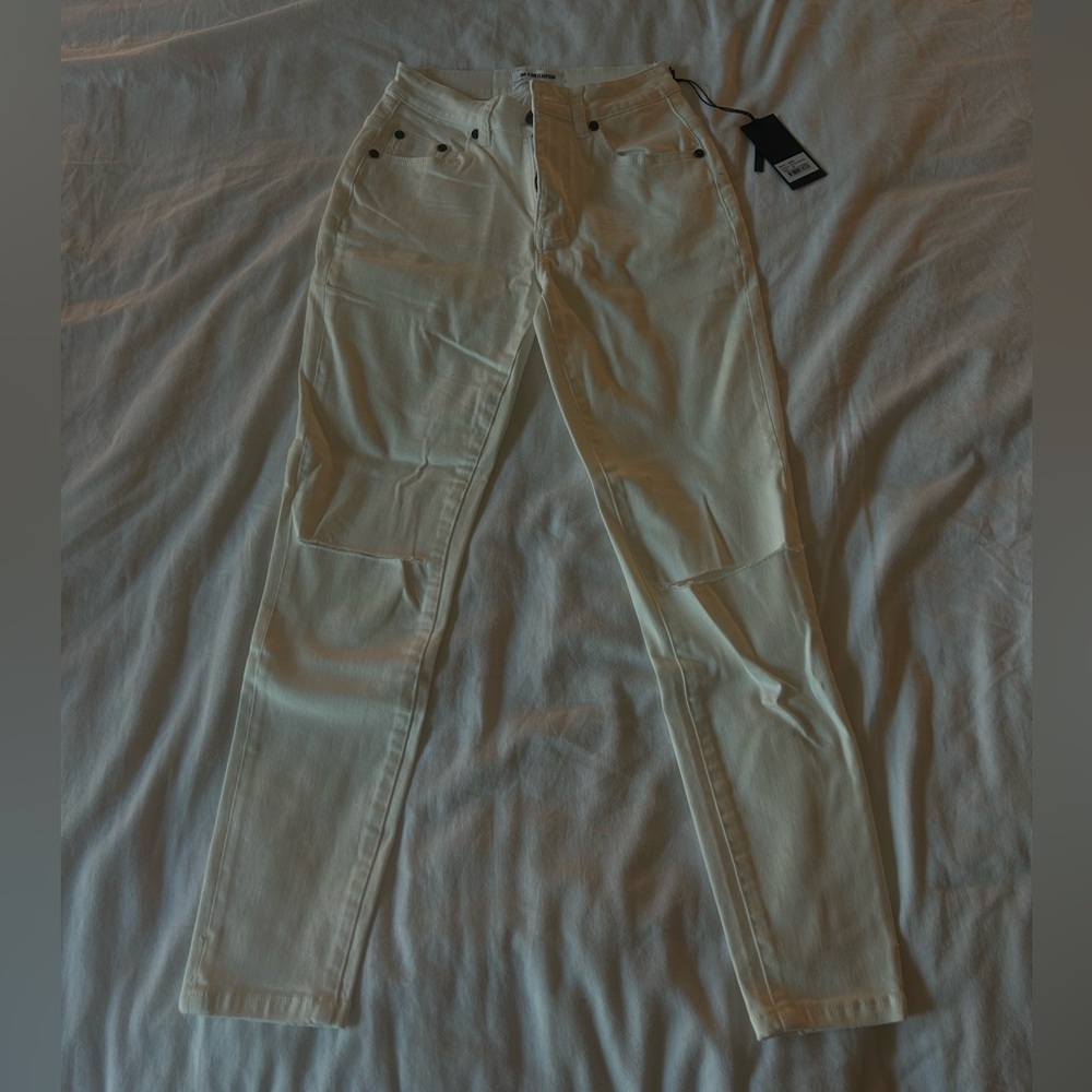 NWT Size 26 One x One Teaspoon women’s skinny Jean with rips in knees - white